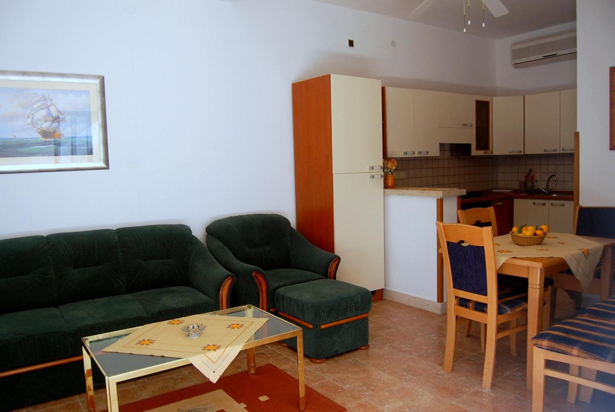 Apartments And Rooms Villa Mir ザトン 部屋 写真