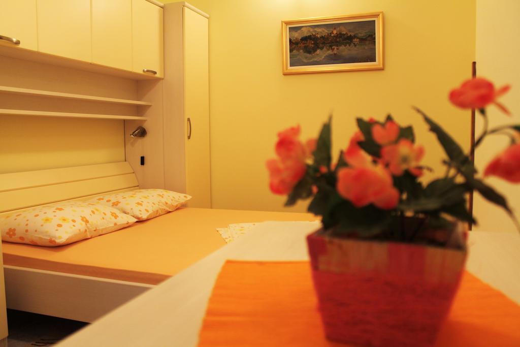 Apartments And Rooms Villa Mir ザトン エクステリア 写真